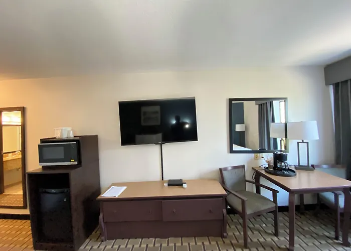 Grand Hotel, A Baymont By Wyndham Hotel
